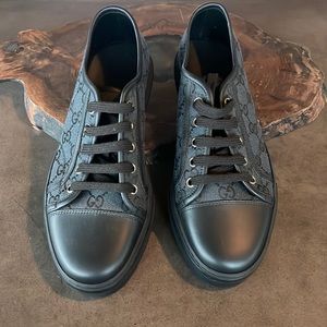 Gucci GG monogram canvas and leather sneakers sz 9